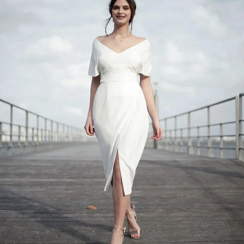 Seni-Day Short, Fitted Wedding Dress with Sleeves Size XS/S